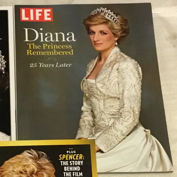 Lot of 3 collectible Princess Diana magazines - Picture 3 of 8